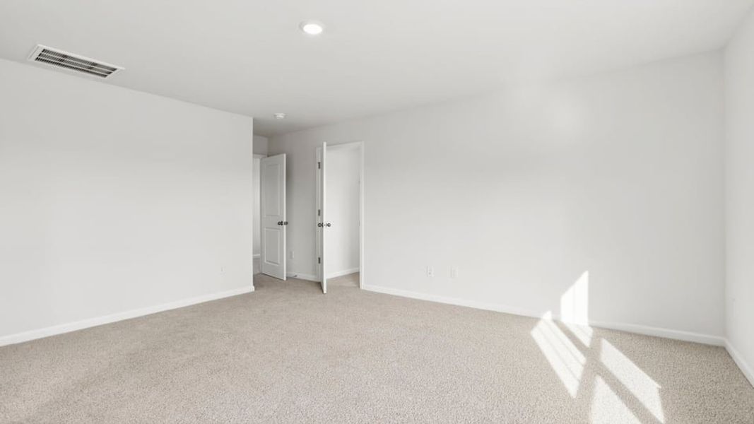 Spacious, unfurnished interior of a new home in Varner Station, Woodruff (Image 28).