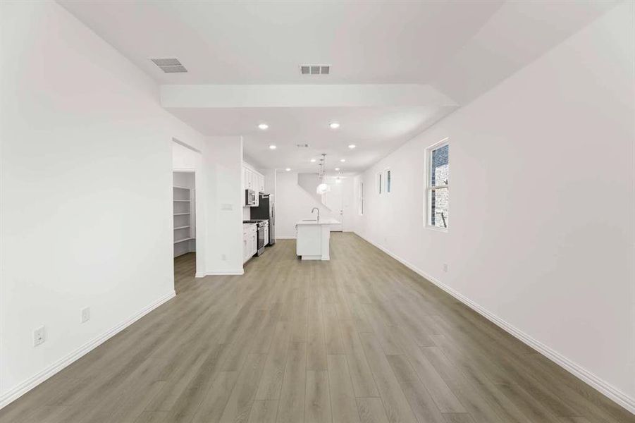 Spacious, unfurnished interior of a new home in Devonshire 40s, Forney (Image 30).