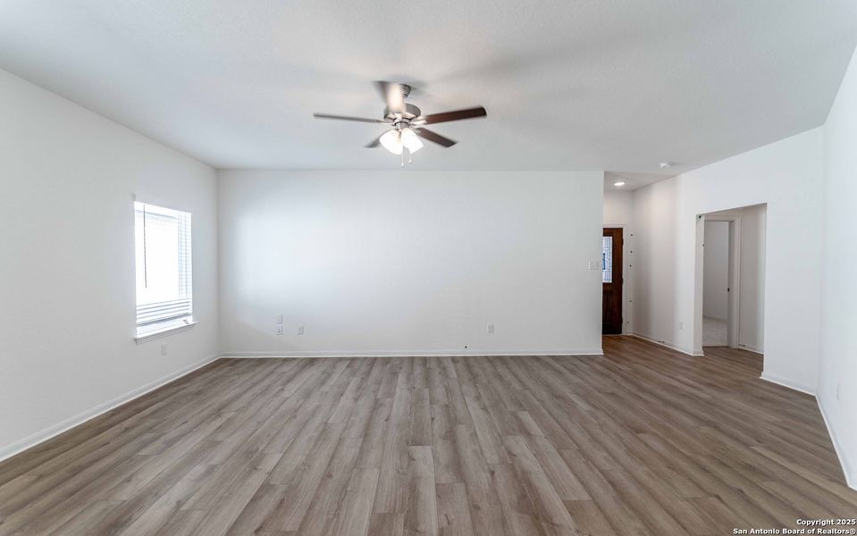 Spacious, unfurnished interior of a new home in Hennersby Hollow, San Antonio (Image 8). Spacious, unfurnished interior of a new home in Hennersby Hollow, San Antonio (Image 8).