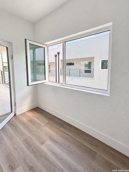 Spacious, unfurnished interior of a new home in , San Antonio (Image 8).