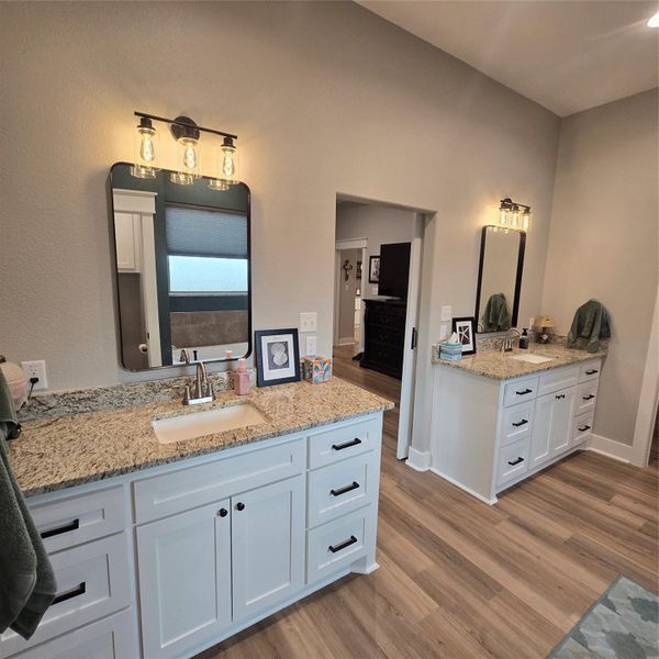 MASTER BATH HIS AND HER VANATIES WITH GRANITE COUNTERS MASTER BATH HIS AND HER VANATIES WITH GRANITE COUNTERS