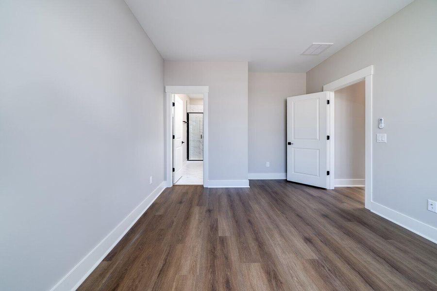 Spacious, unfurnished interior of a new home in , North Charleston (Image 15).