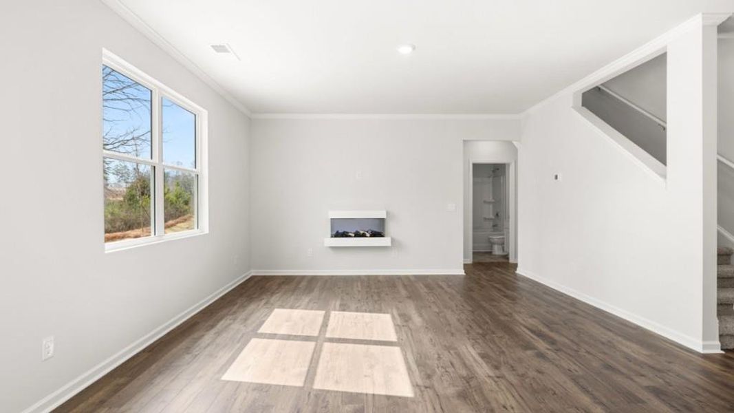 Spacious, unfurnished interior of a new home in Thompson Ridge, Dallas (Image 20).