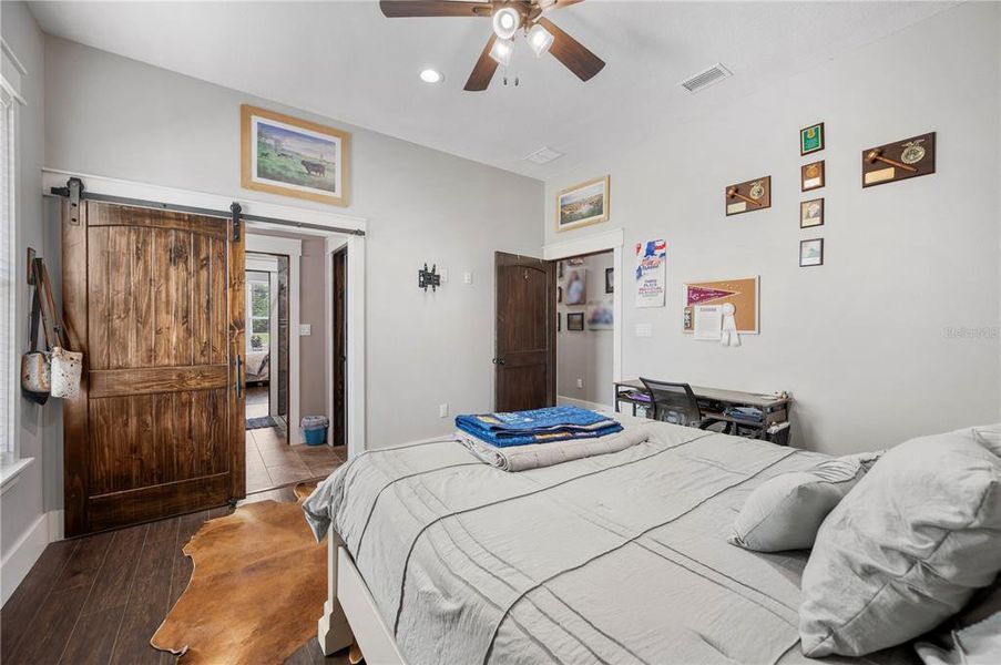 Furnished interior view inside a new home in , Lakeland (Image 14).