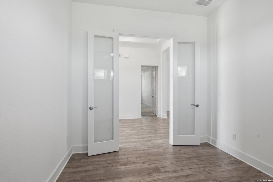 Spacious, unfurnished interior of a new home in Sienna Lakes, San Antonio (Image 22).