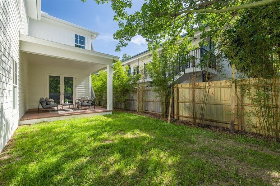 Exterior details and patio area of a home in , St. Petersburg (Image 4).