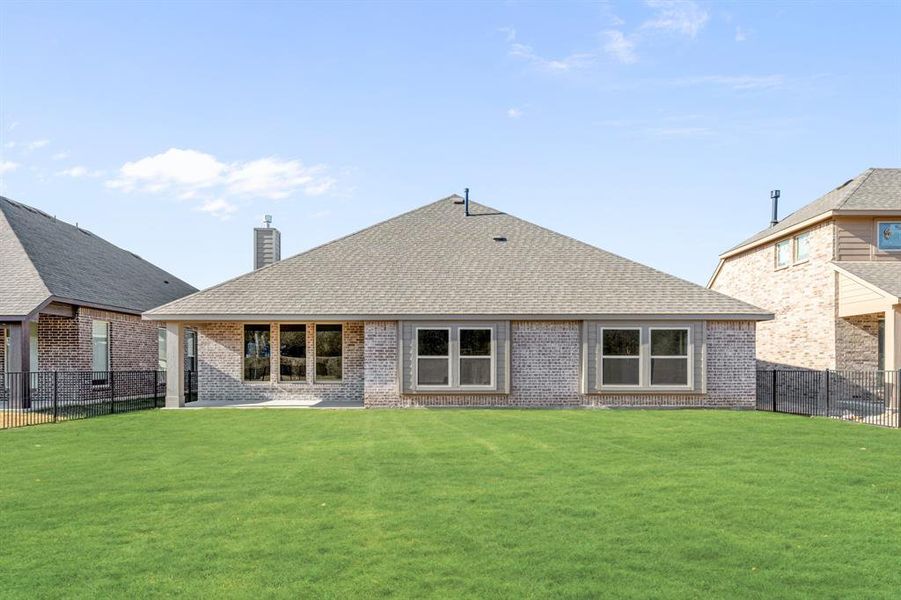 Exterior details and patio area of a home in Abe's Landing, Granbury (Image 4).