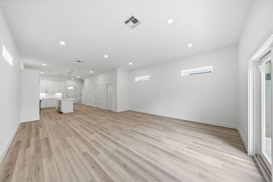 Spacious, unfurnished interior of a new home in , Houston (Image 13).