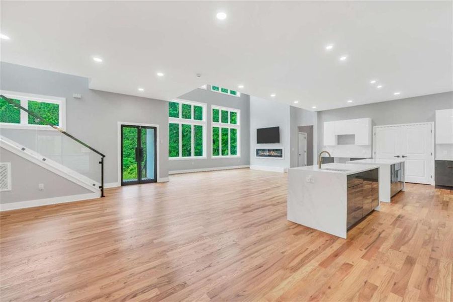 Spacious, unfurnished interior of a new home in , Atlanta (Image 65).