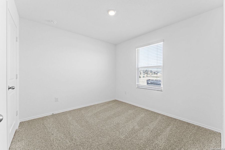 Spacious, unfurnished interior of a new home in Laurel Vistas, San Antonio (Image 17).