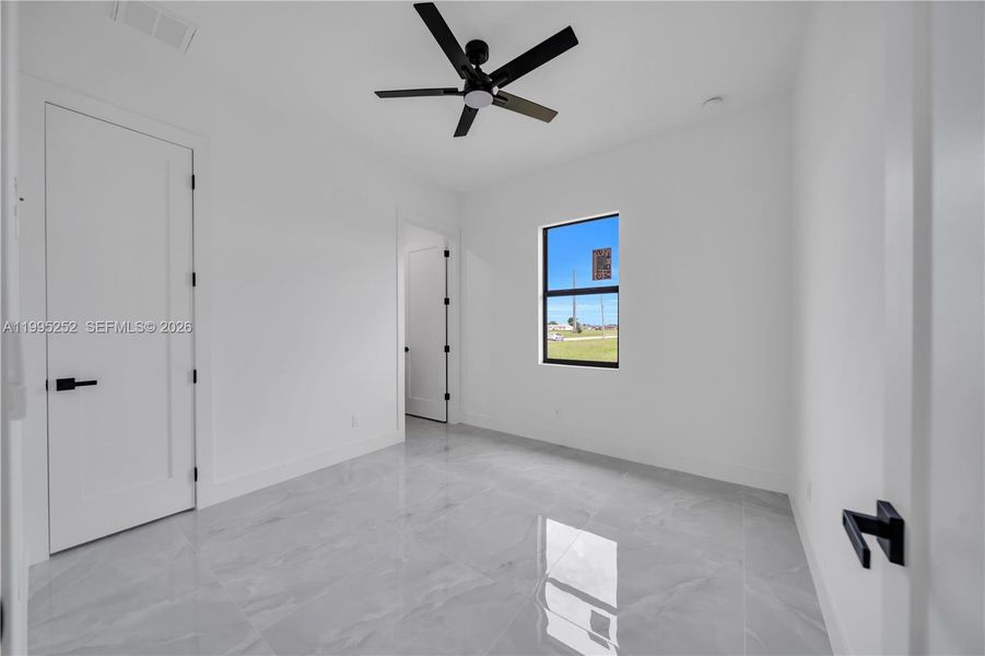 Spacious, unfurnished interior of a new home in , Cape Coral (Image 20).