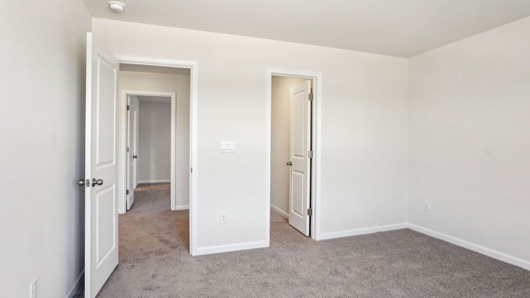 Spacious, unfurnished interior of a new home in Valleywood Farms, Waynesville (Image 23).