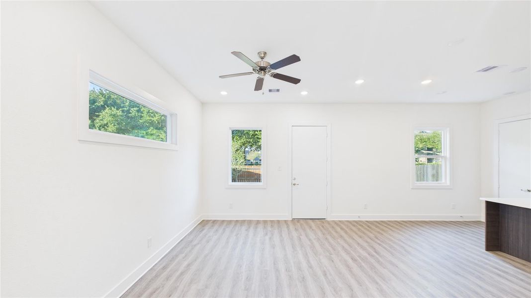 Spacious, unfurnished interior of a new home in , Houston (Image 13).