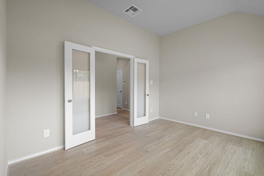 Spacious, unfurnished interior of a new home in The Highlands 45', Porter (Image 19).