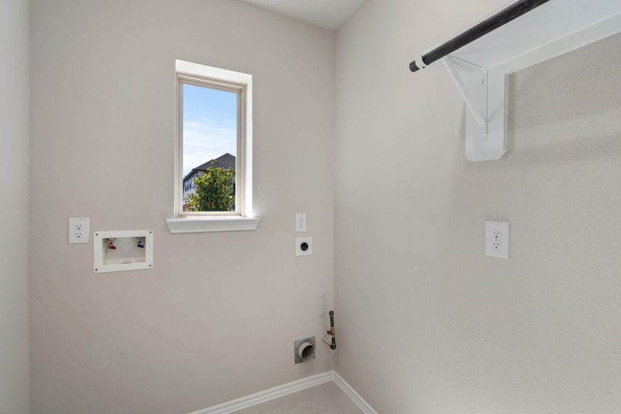 Spacious, unfurnished interior of a new home in Grand Central Park, Conroe (Image 14).