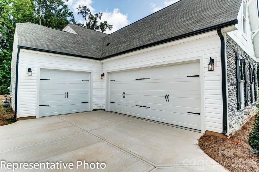 Exterior details and patio area of a home in Robinson Oaks, Gastonia (Image 14). Exterior details and patio area of a home in Robinson Oaks, Gastonia (Image 14).