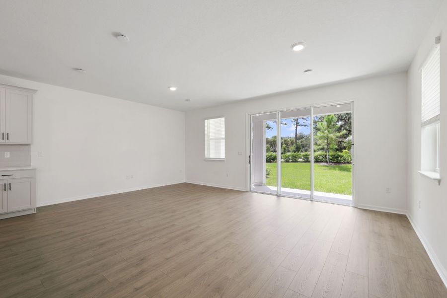 Spacious, unfurnished interior of a new home in Towns at Greenleaf, Oviedo (Image 25).