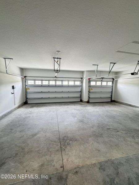 Spacious, unfurnished interior of a new home in Hyland Trail, Green Cove Springs (Image 27).