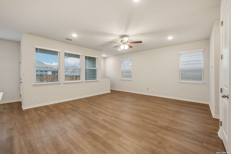 Spacious, unfurnished interior of a new home in Veramendi, New Braunfels (Image 19).