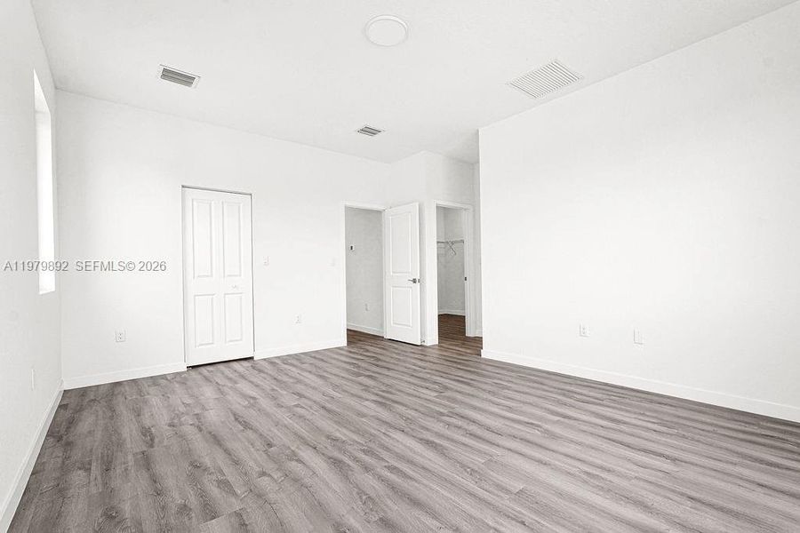 Spacious, unfurnished interior of a new home in , Miami (Image 40).