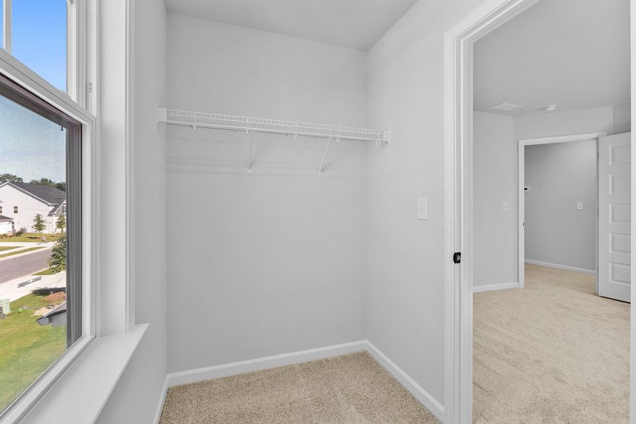 Spacious, unfurnished interior of a new home in Fieldstone, Lexington (Image 38).