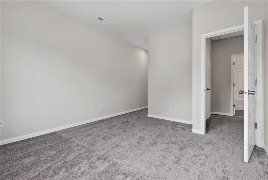 Spacious, unfurnished interior of a new home in Laurel Creek, Calhoun (Image 30).