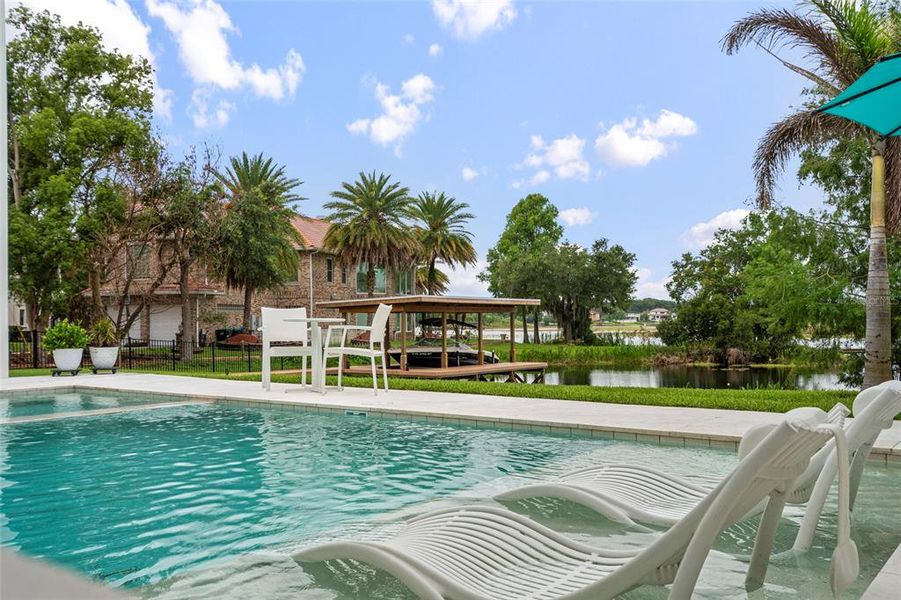 Community amenities in , Windermere (Image 82).