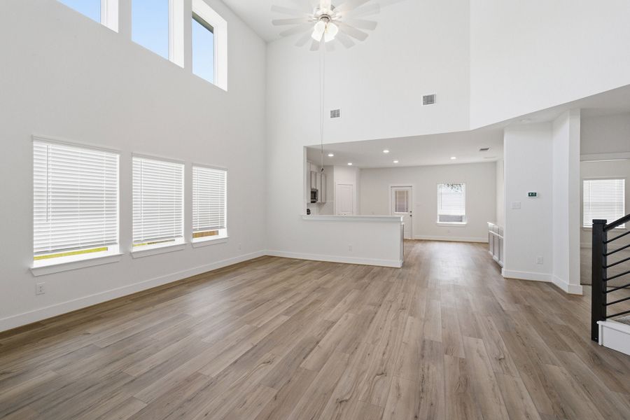 Spacious, unfurnished interior of a new home in Laurel Vistas, San Antonio (Image 27).