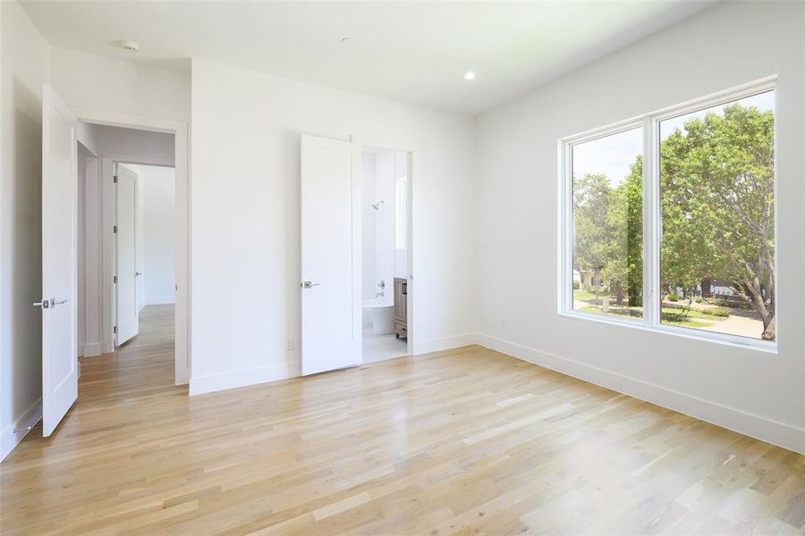 Spacious, unfurnished interior of a new home in , University Park (Image 18).