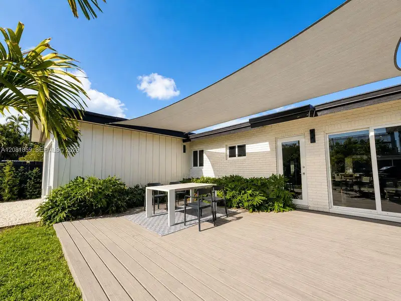 Exterior details and patio area of a home in , Fort Lauderdale (Image 3).