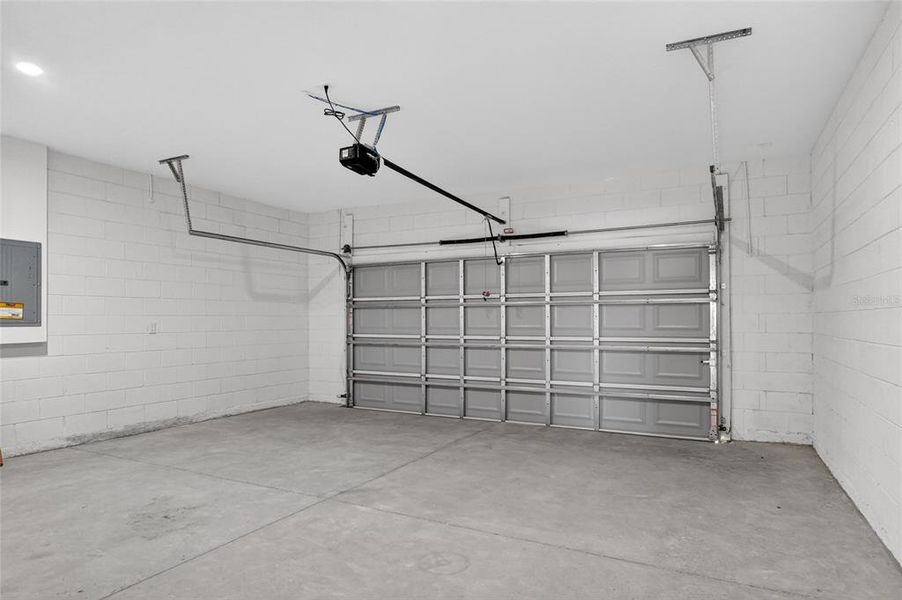 Spacious, unfurnished interior of a new home in , Ocala (Image 30).