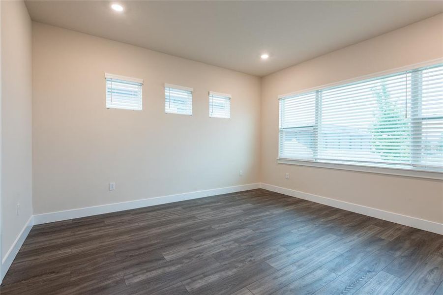 Spacious, unfurnished interior of a new home in , Wesley Chapel (Image 20).