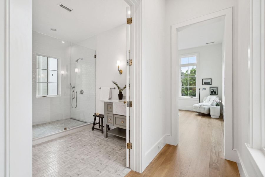 Furnished interior view inside a new home in , Charleston (Image 50).