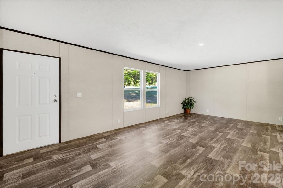 Spacious, unfurnished interior of a new home in , Thurmond (Image 19).