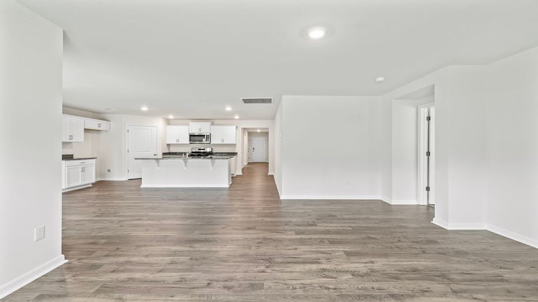 Spacious, unfurnished interior of a new home in Hunters Ridge, Woodruff (Image 27).