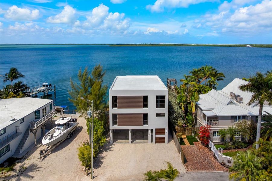 Condo located in Key Largo, FL showcasing its design and architecture (Image 5). Condo located in Key Largo, FL showcasing its design and architecture (Image 5).