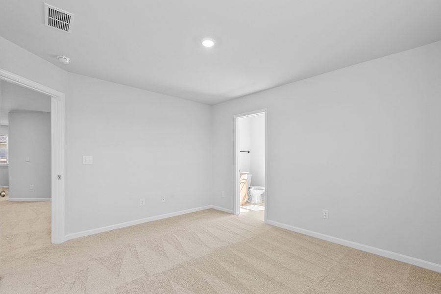 Spacious, unfurnished interior of a new home in Fieldstone, Lexington (Image 42).