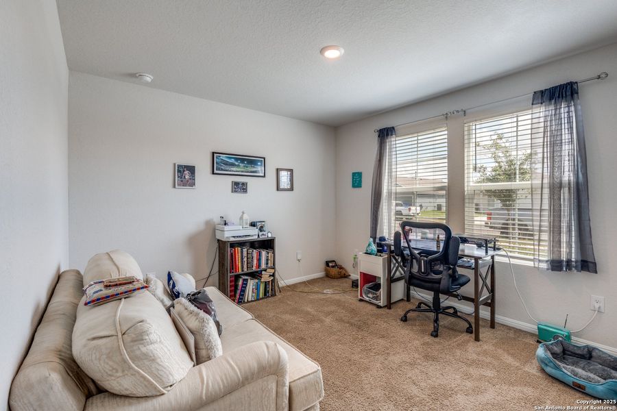 Furnished interior view inside a new home in Heather Glen, New Braunfels (Image 23).