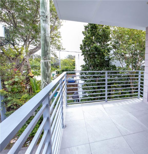 Exterior details and patio area of a home in , Miami (Image 14).