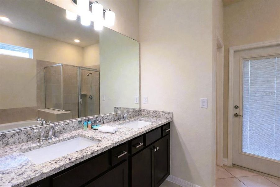 Furnished interior view inside a new home in , Clermont (Image 25).