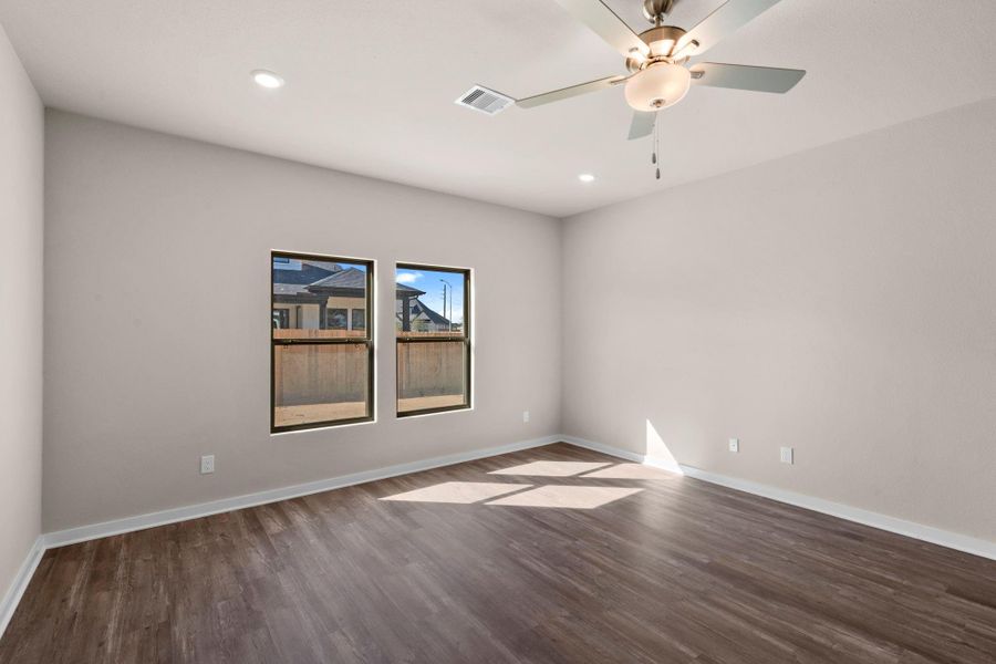 Spacious, unfurnished interior of a new home in Arabella on the Prairie 60', Richmond (Image 15).