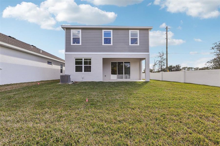 Exterior details and patio area of a home in Harrell Oaks, Orlando (Image 18).