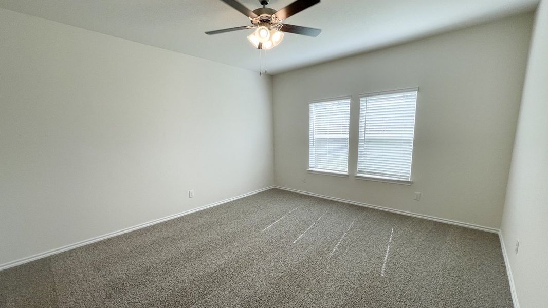 Spacious, unfurnished interior of a new home in Hanolley Hills, Sherman (Image 9).