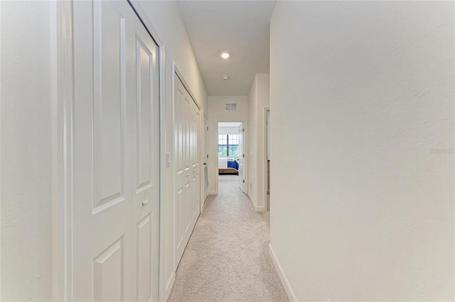 Spacious, unfurnished interior of a new home in , Lakewood Ranch (Image 21).