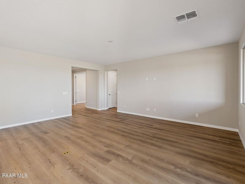 Spacious, unfurnished interior of a new home in North Ridge at Pronghorn Ranch, Prescott Valley (Image 17).