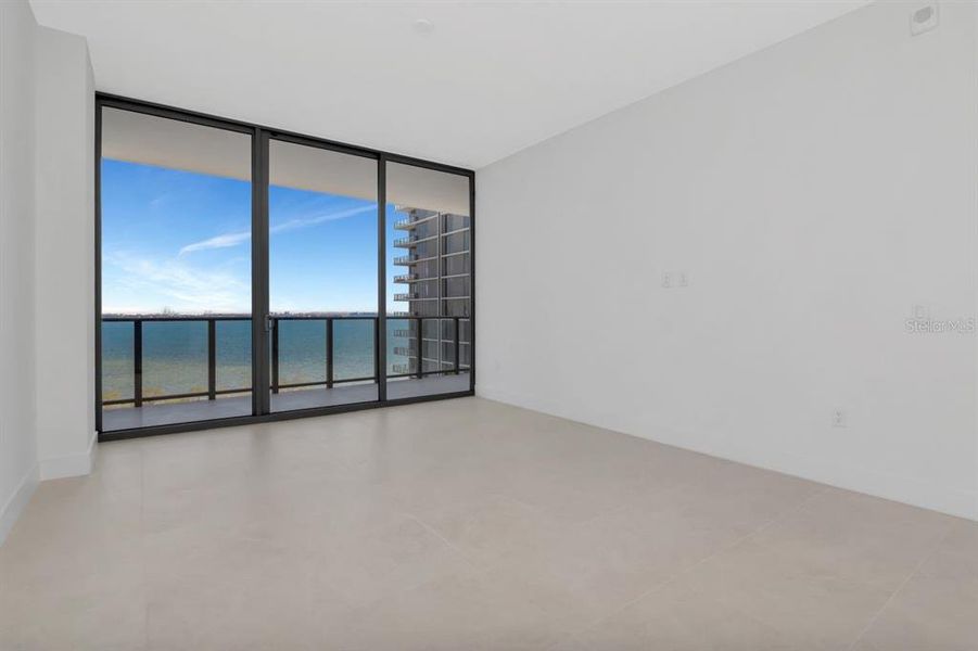 Spacious, unfurnished interior of a new home in , Tampa (Image 25).
