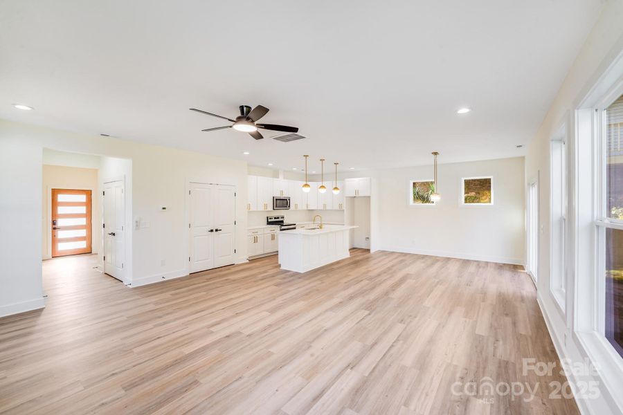 Spacious, unfurnished interior of a new home in , Concord (Image 9).