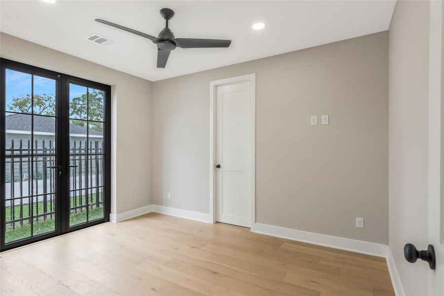 Spacious, unfurnished interior of a new home in , Houston (Image 17).