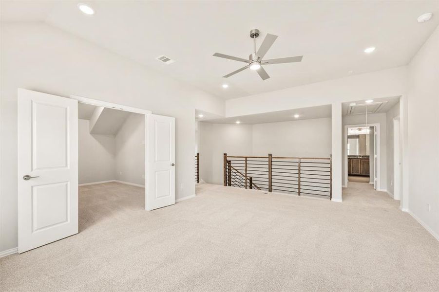 Spacious, unfurnished interior of a new home in Creekview Meadows, Pilot Point (Image 38).