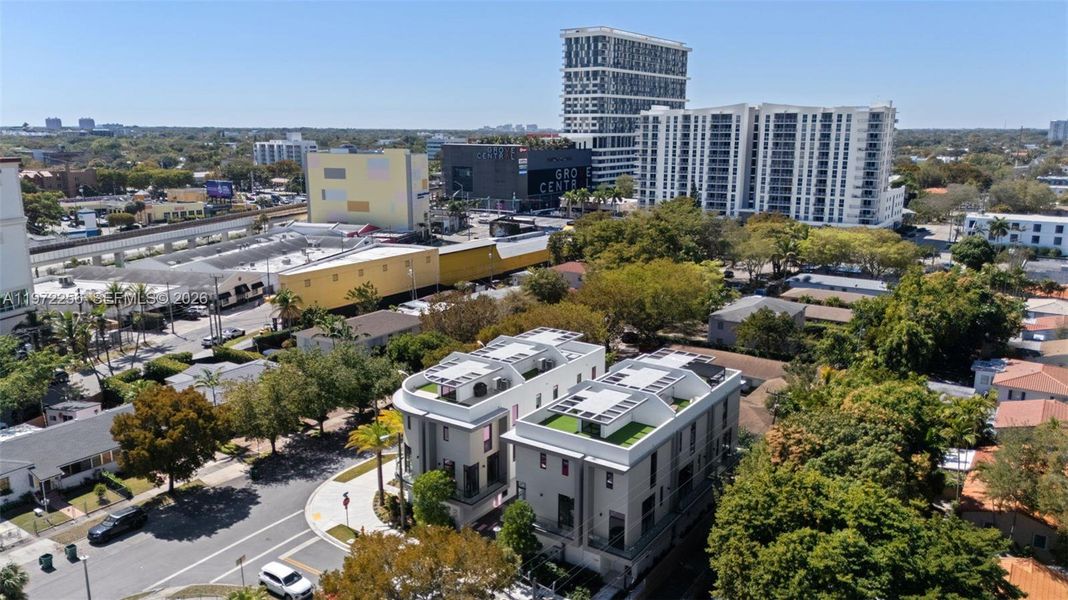 Condo located in Miami, FL showcasing its design and architecture (Image 3). Condo located in Miami, FL showcasing its design and architecture (Image 3).